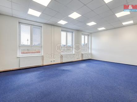 Pronájem - kanceláře, 247 m²