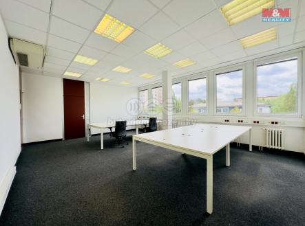 Pronájem - kanceláře, 335 m²