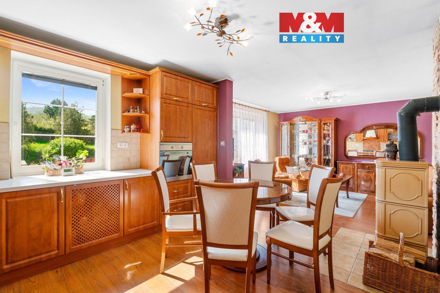 Obývací pokoj s kuchyní.