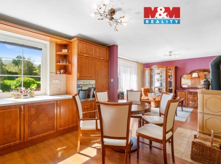 Obývací pokoj s kuchyní. | Prodej - dům/vila, 165 m²