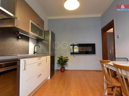kuchyn s krbem.jpg | Pronájem bytu, 2+1, 58 m²