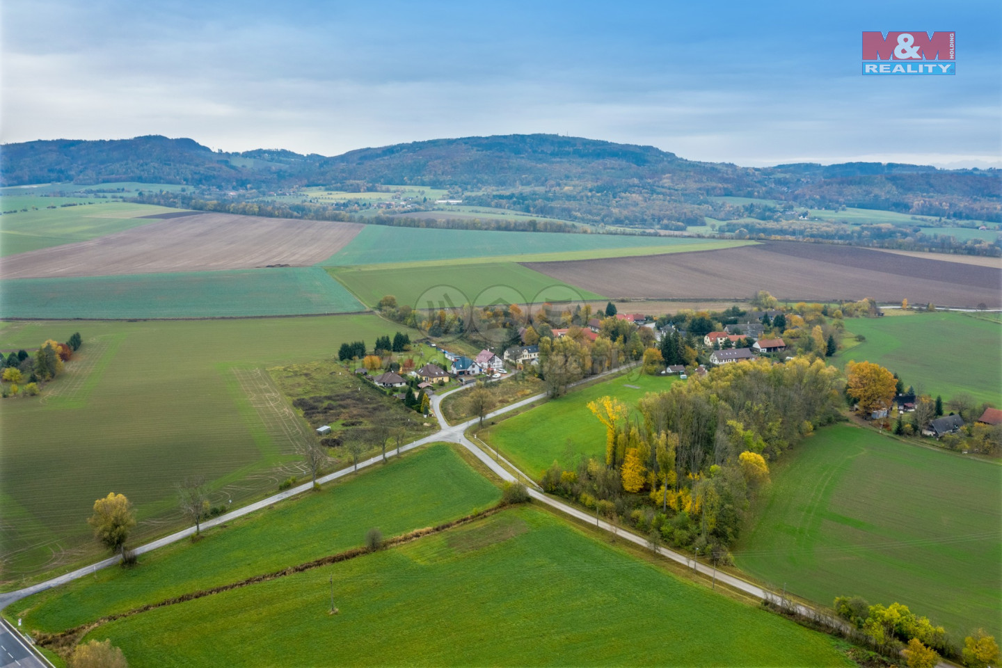 Pohled na pozemek a okolí