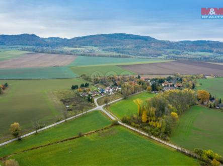 Pohled na pozemek a okolí | Prodej - pozemek pro bydlení, 1 219 m²