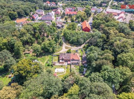 pohled na dům a okolí | Prodej - dům/vila, 282 m²