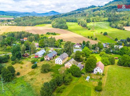 pohled na domy  | Prodej - dům/vila, 1 300 m²