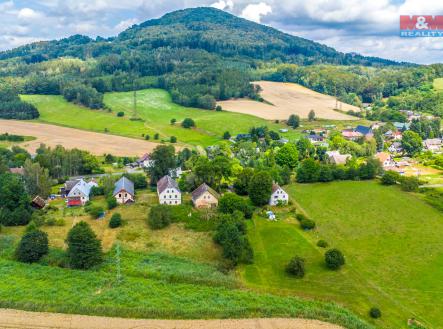 pohled na domy  | Prodej - dům/vila, 1 300 m²