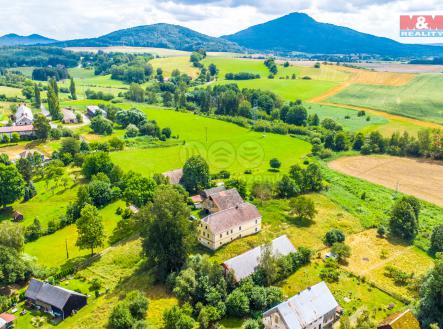 pohled na domy  | Prodej - dům/vila, 1 300 m²