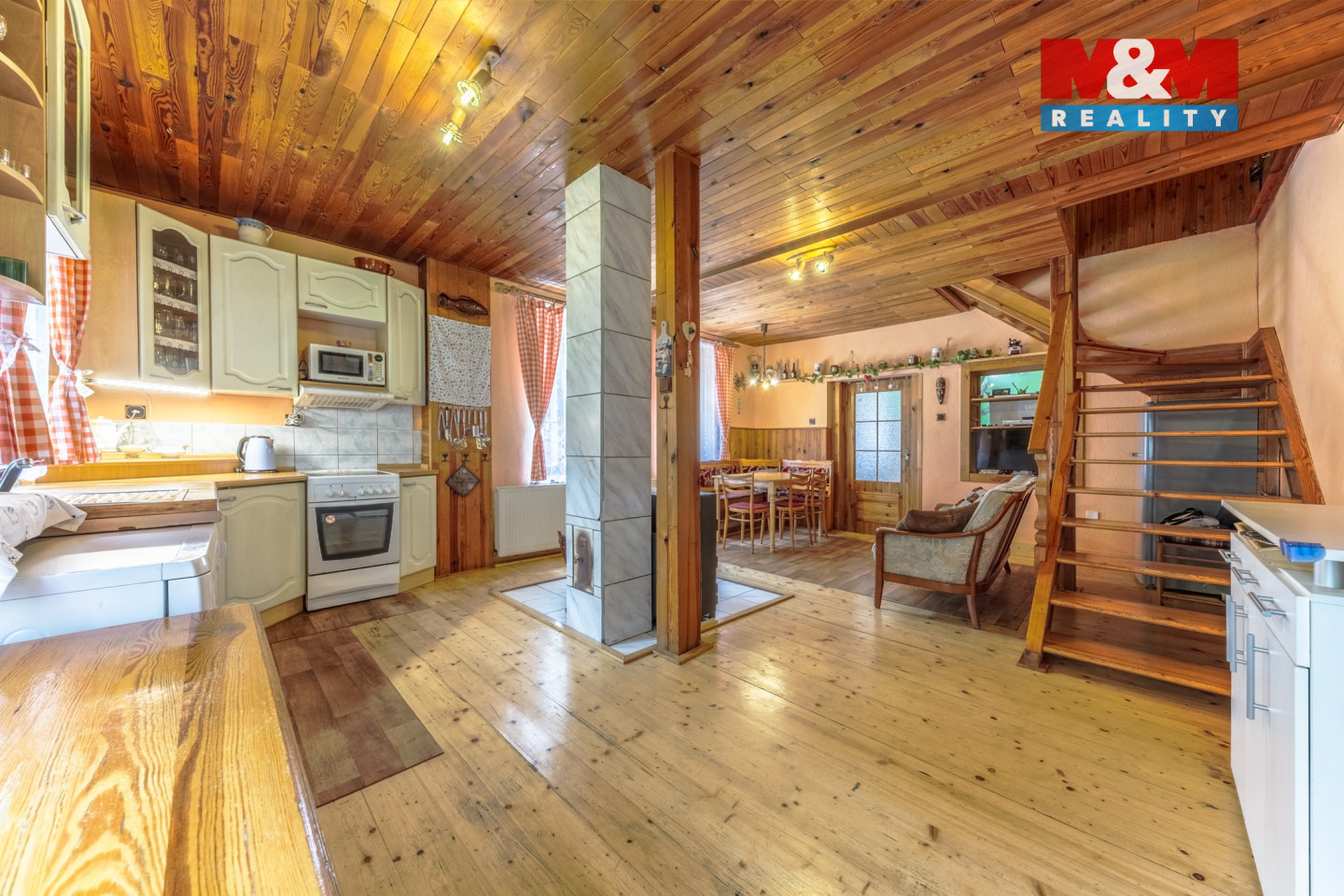 Kuchyň s obývacím pokojem