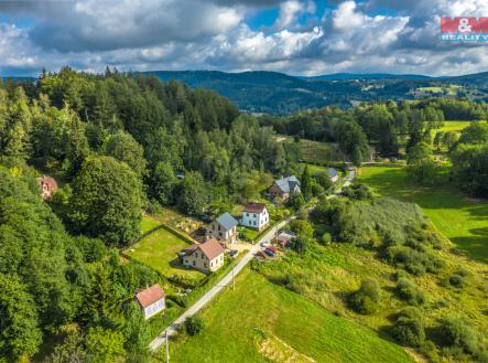 pohled na dům a okolí | Prodej - dům/vila, 180 m²