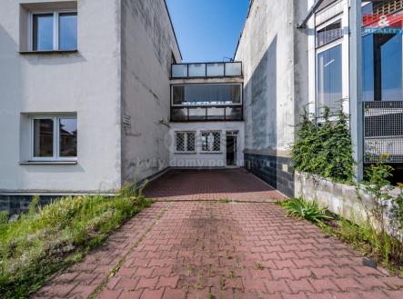 Druhý vchod do bytu s možností parkování pro dvě auta | Prodej bytu, 3+1, 81 m²