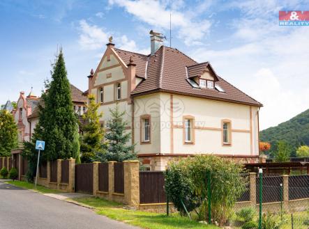 Pohled na dům | Prodej - dům/vila, 309 m²