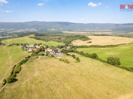 Pohled na pozemek a okolí. | Prodej - pozemek, zemědělská půda, 4 825 m²