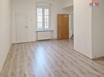 místnost za prodejnou | Pronájem - obchodní prostor, 326 m²