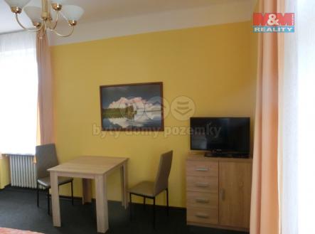 jídelní stůl  | Pronájem bytu, 1+kk, 17 m²