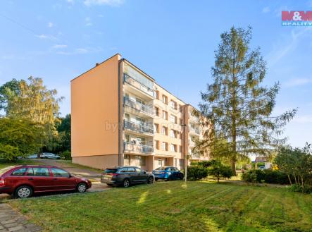 Pohled na dům | Prodej bytu, 1+kk, 27 m²