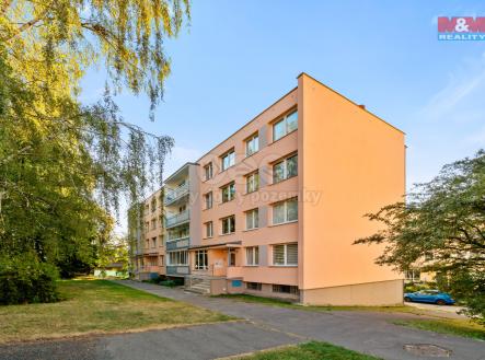 Pohled na dům | Prodej bytu, 1+kk, 27 m²