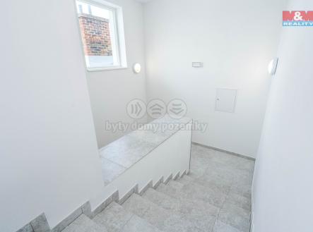 schodiště | Prodej bytu, 1+kk, 41 m²