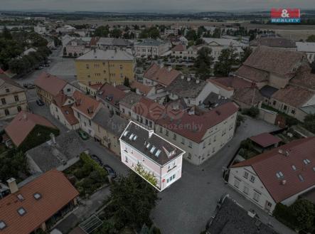 pohled z výšky na dům | Prodej - dům/vila, 184 m²