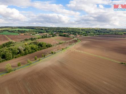 Pohled na pozemek a okolí. | Prodej - pozemek pro bydlení, 2 067 m²