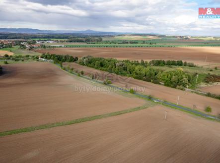 Pohled na pozemek a okolí. | Prodej - pozemek pro bydlení, 2 067 m²