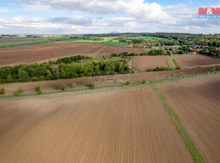 Pohled na pozemek a okolí. | Prodej - pozemek pro bydlení, 2 067 m²