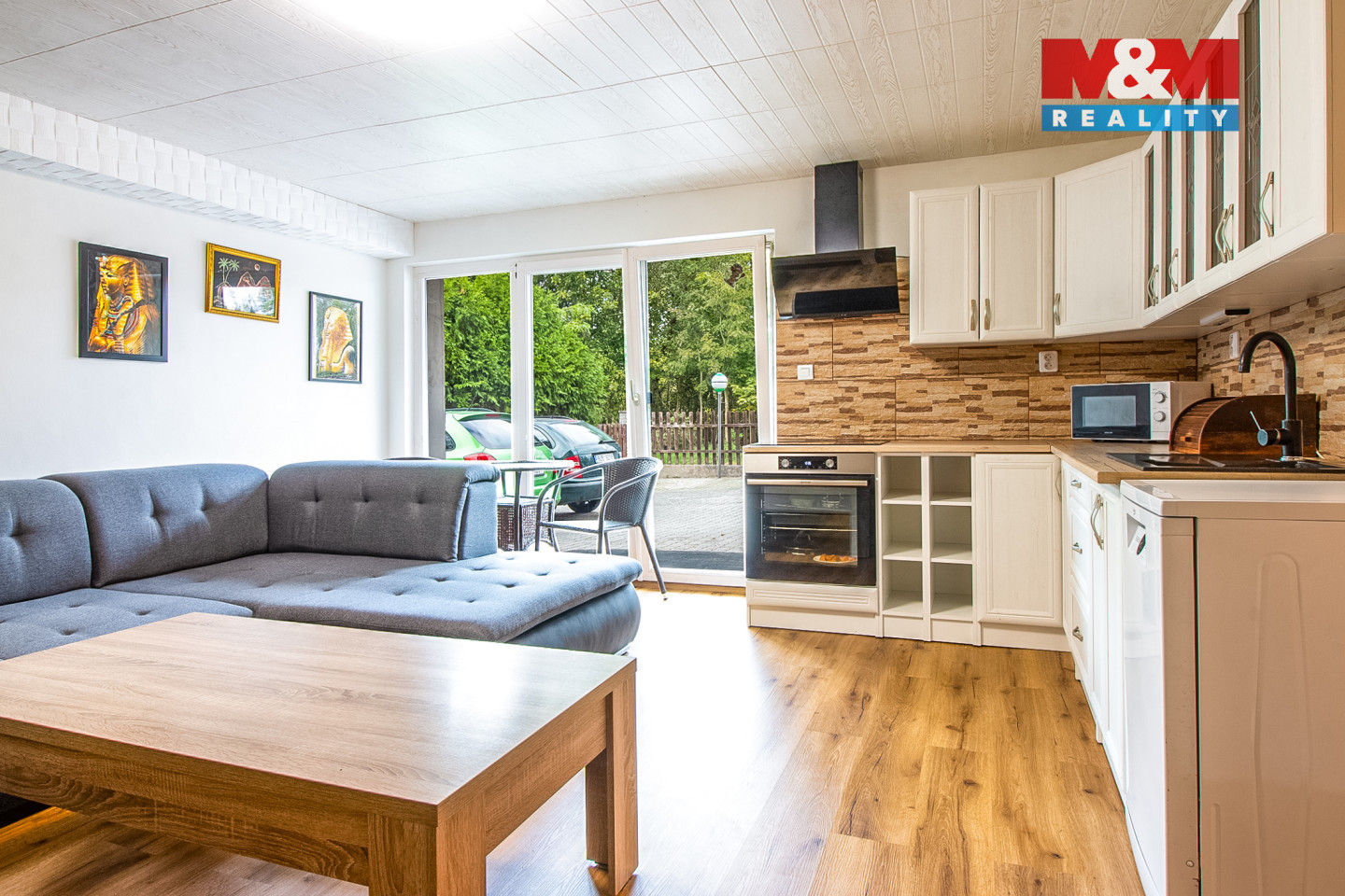 kuchyň s obývacím pokojem