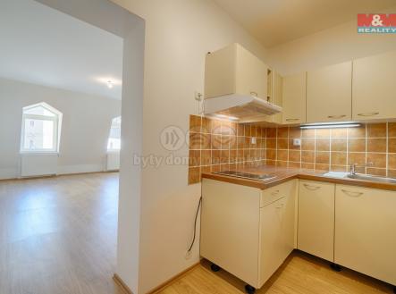 Kuchyňská linka se vstupem do obývacího pokoje | Pronájem bytu, 2+kk, 56 m²