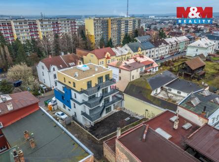 Pohled na dům a okolí | Prodej bytu, 3+kk, 75 m²
