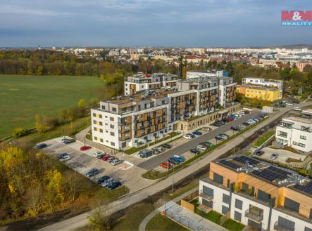 pohled na bytový komplex | Pronájem bytu, 2+kk, 52 m²