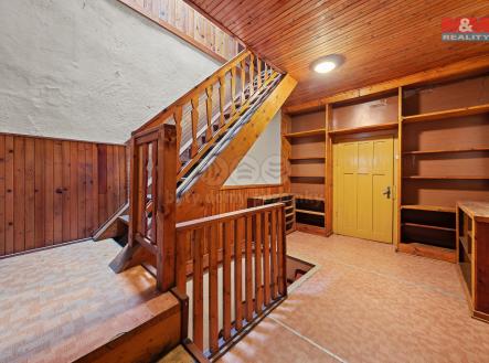 schodiště první patro | Prodej - dům/vila, 336 m²