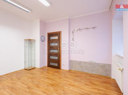 První místnost | Pronájem - obchodní prostor, 35 m²