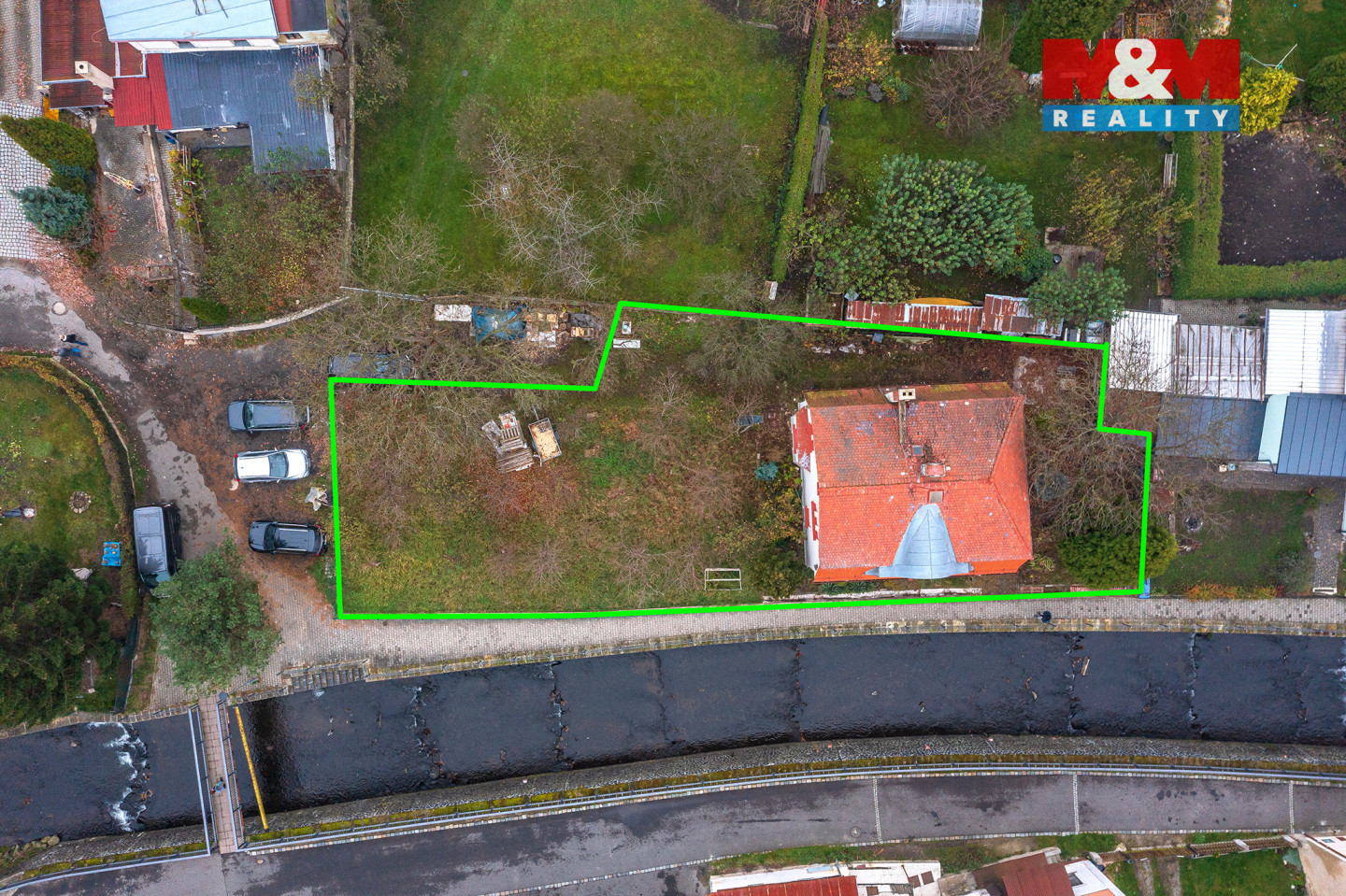 pohled na dům včetně pronajatých pozemků