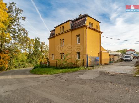 pohled na dům  | Prodej - dům/vila, 180 m²