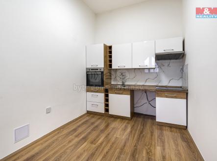 Obytný pokoj s kuchyňským koutem | Pronájem bytu, 1+kk, 26 m²