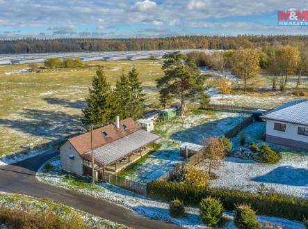 Pohled na budovu a pozemek | Prodej - chata/rekreační objekt, 53 m²