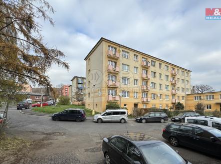 Pohled na panelový dům | Prodej bytu, 3+1, 61 m²