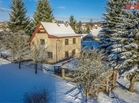 Pohled na dům a garáž | Prodej bytu, 3+1, 76 m²