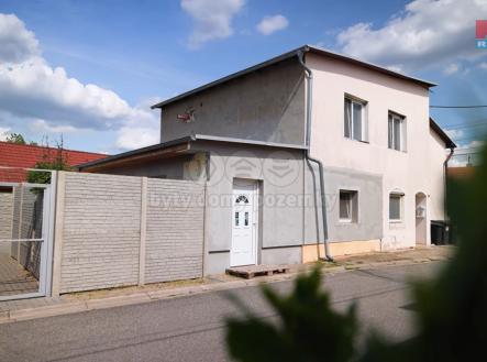 Pohled na bytový dům | Pronájem bytu, 2+kk, 50 m²