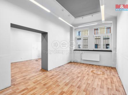 Interiér prvního podlaží | Prodej - obchodní prostor, 849 m²