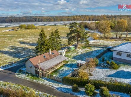 Pohled na budovu a pozemek | Prodej - dům/vila, 53 m²