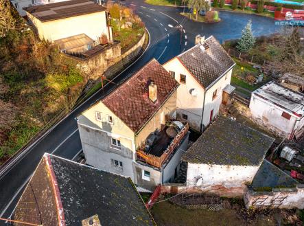 Pohled na dům a okolí | Prodej - dům/vila, 148 m²