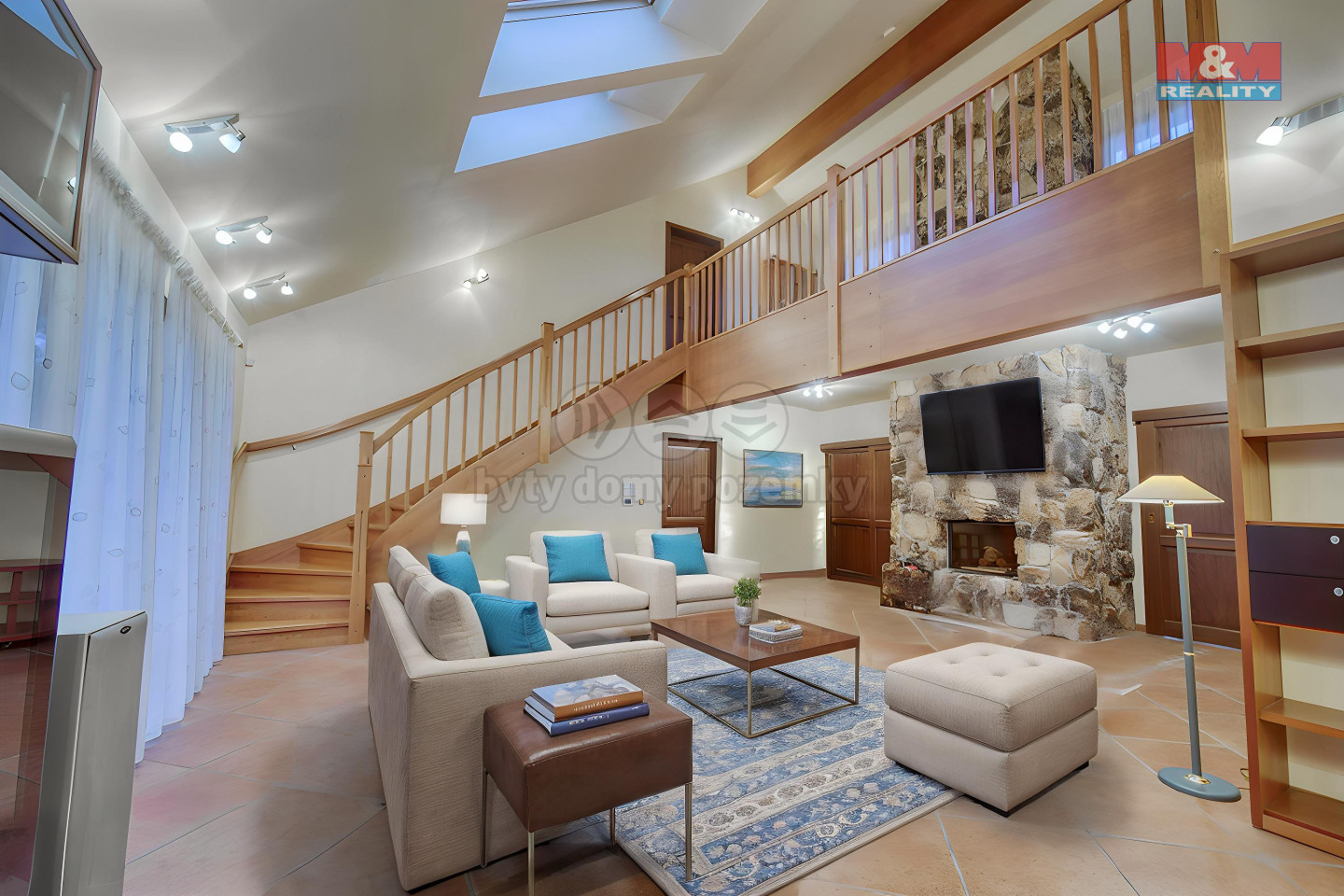 1ff1fa15-2dd2-4e73-9cf2-5de1914727f1 - Living Room - Standard - 3.jpg