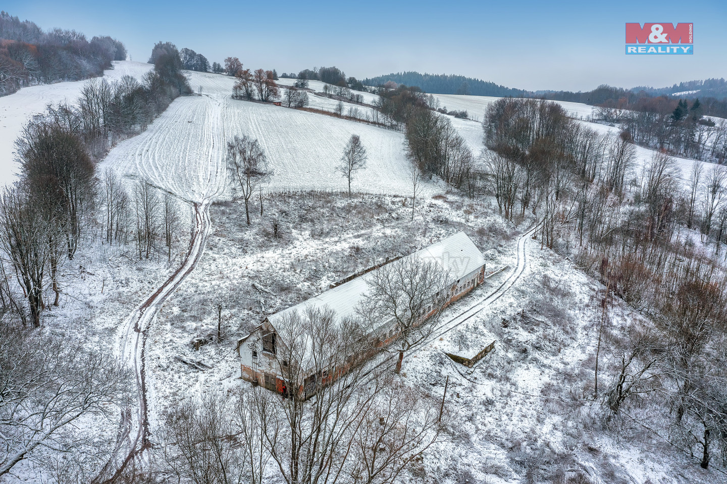 Pozemek s budovou