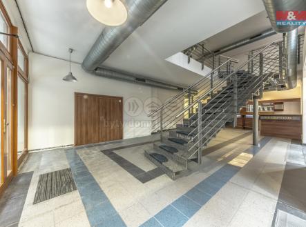 Vstup  | Pronájem - obchodní prostor, 396 m²