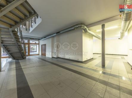 pohled od recepce  | Pronájem - obchodní prostor, 396 m²