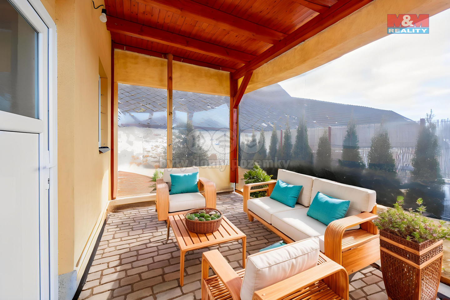 poPuk-5 - Outdoor - Standard - 1.jpg
