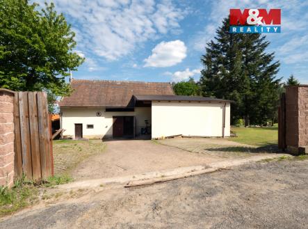Zadní vjezd - stodola s přístřeškem | Prodej - pozemek pro bydlení, 1 100 m²
