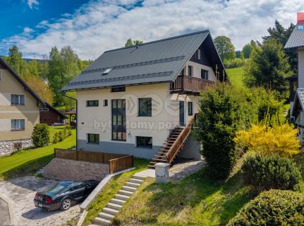 Pohled na dům | Prodej bytu, 4+kk, 109 m²