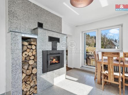 Obývací pokoj s jídelním koutem | Prodej - chata/rekreační objekt, 120 m²