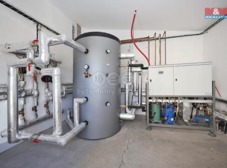 e9a6a9d1-1cd3-48b2-9a2f-510e86754403.jpg | Pronájem - obchodní prostor, 1 381 m²